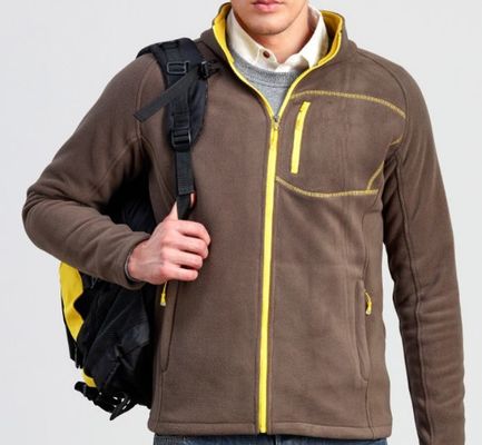 กีฬากลางแจ้ง เสื้อแจ็คเก็ตขนแกะฤดูหนาว Zip Polyester Men Wear